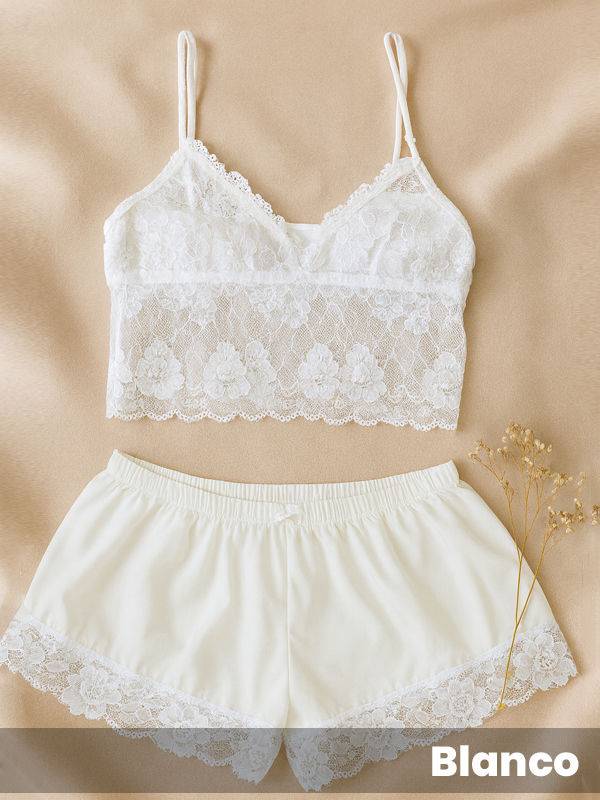 Top en puntilla forrado y short en sedita