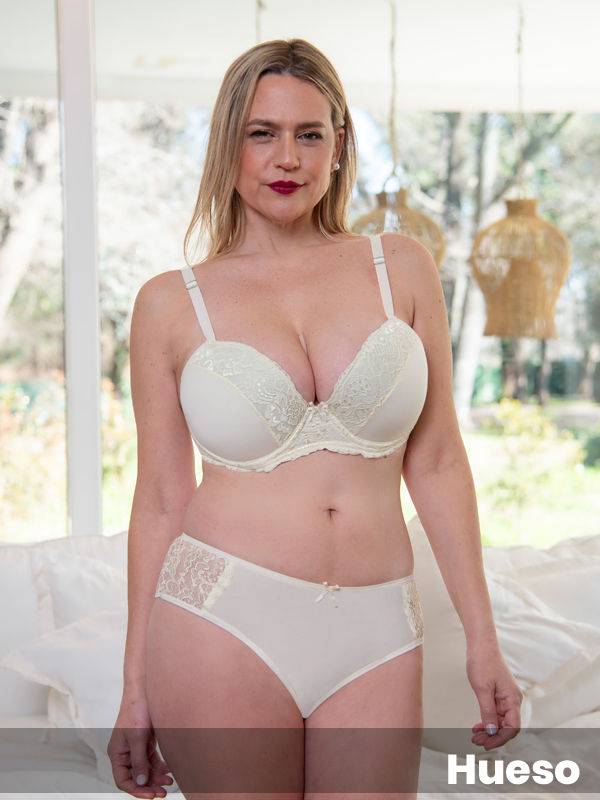 Conjunto Taza Soft de Algodón Lycra y Puntilla reforzado y Bombacha Tiro Corto.