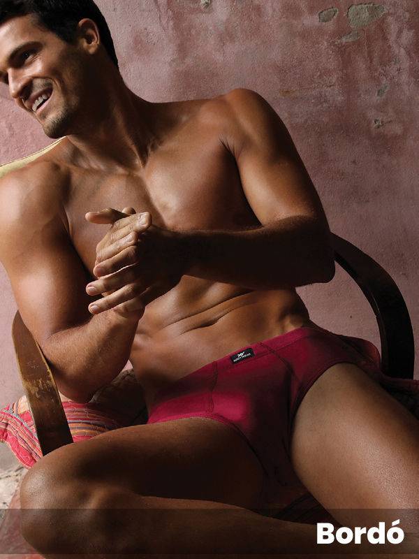 Slip algodón-lycra liso elástico embutido pinza central