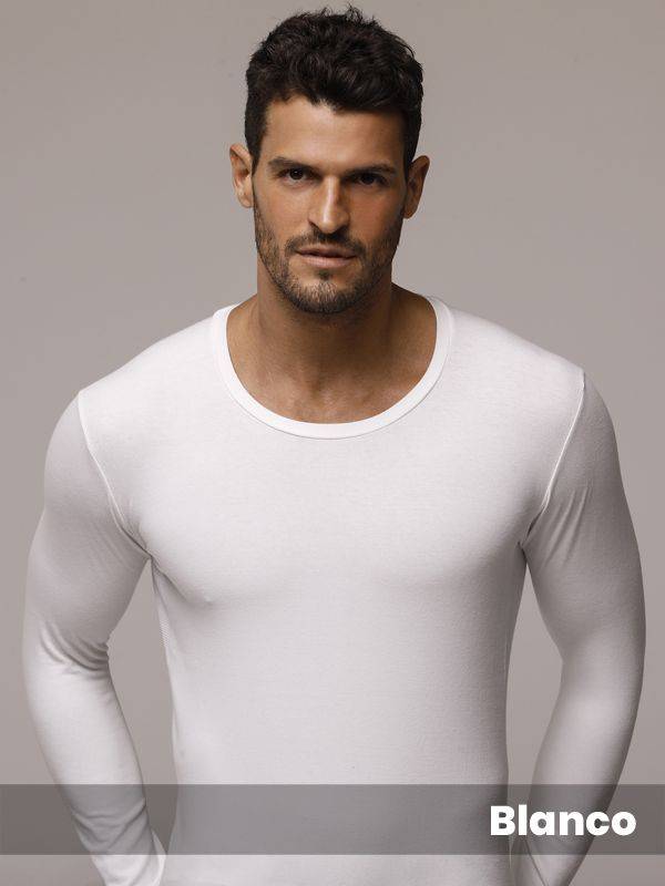 Camiseta manga larga cuello redondo, de algodon con lycra liso. Corte anatómico
