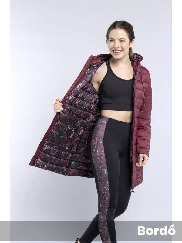 Camperon matelasse con capucha parte interna estampada