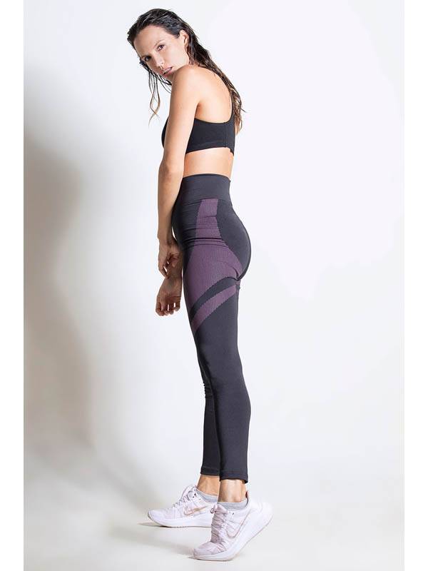Leggins negra con estampa localizada