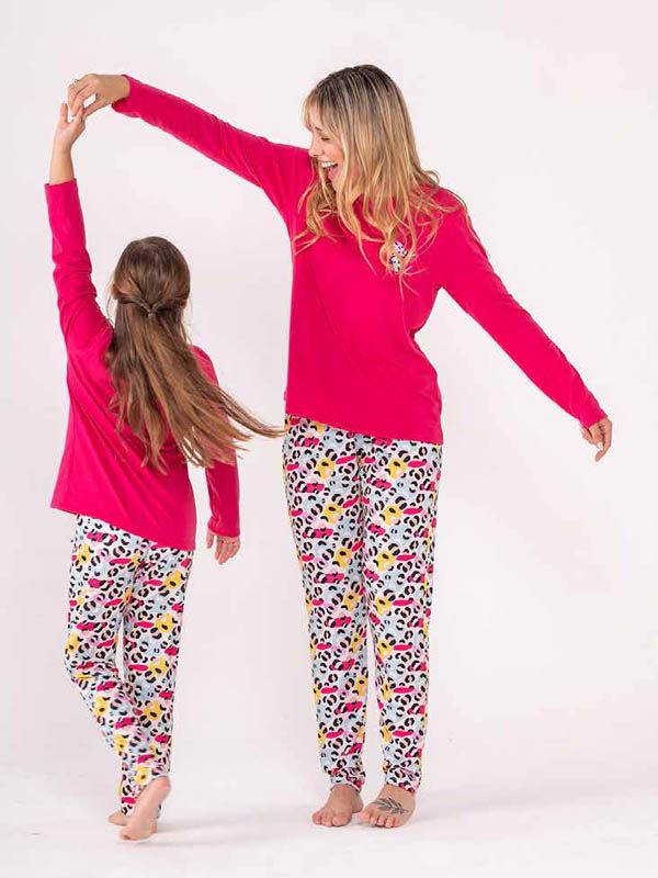 Pijama HAKUNA pantalon estampado y remera con estampa modal con lyc