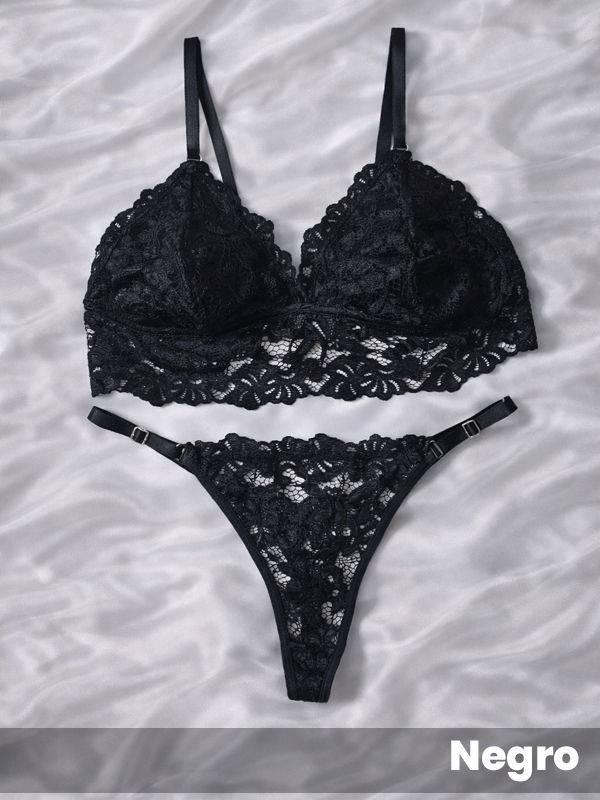 Conjunto Bralette y less regulable puntilla con busto forrado